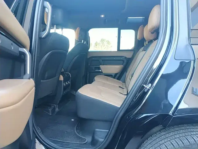 Land Rover Defender — Фото автомобиля 16