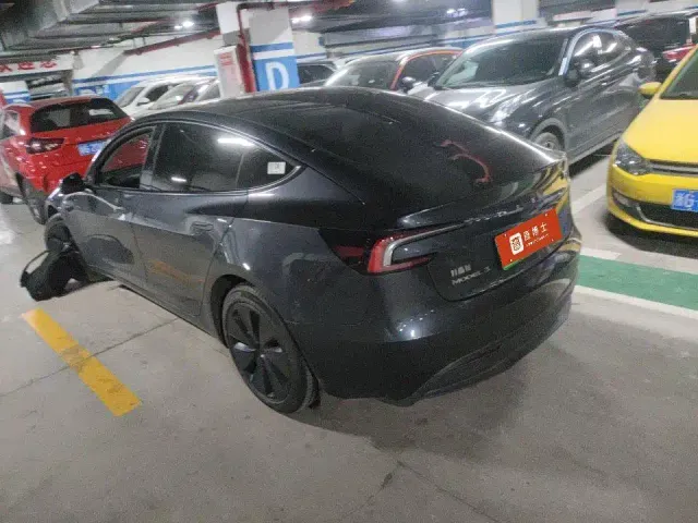 Tesla Model 3 — Фото автомобиля 3