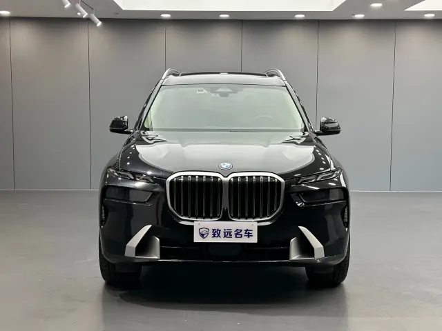 BMW X7 — Фото автомобиля 2