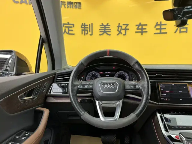 Audi Q7 — Фото автомобиля 14
