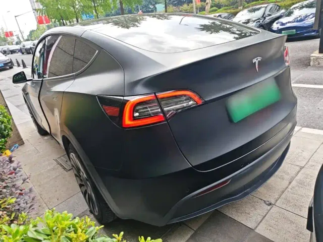 Tesla Model Y — Фото автомобиля 4