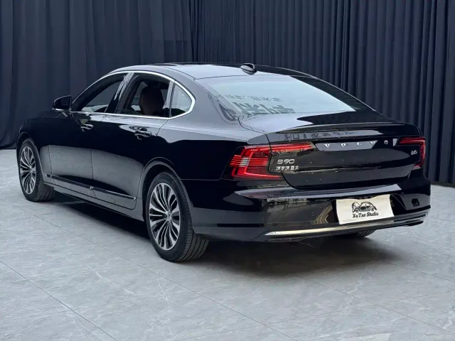 Volvo S90 — Фото автомобиля 13