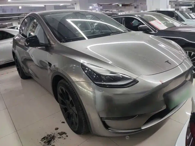 Tesla Model Y — Фото автомобиля 3
