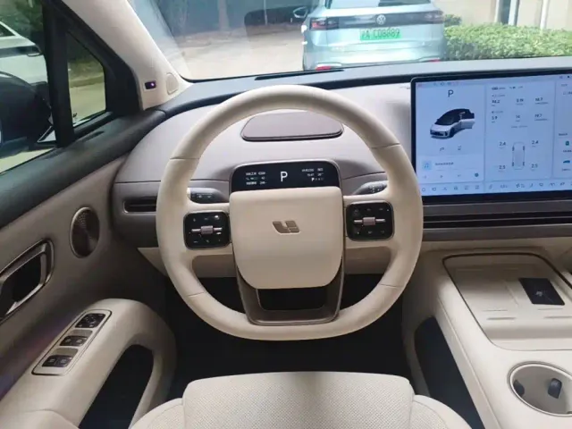 Li Auto i8 — Фото автомобиля 10