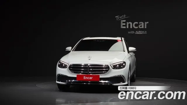 Mercedes-Benz E-Class — Фото автомобиля 3
