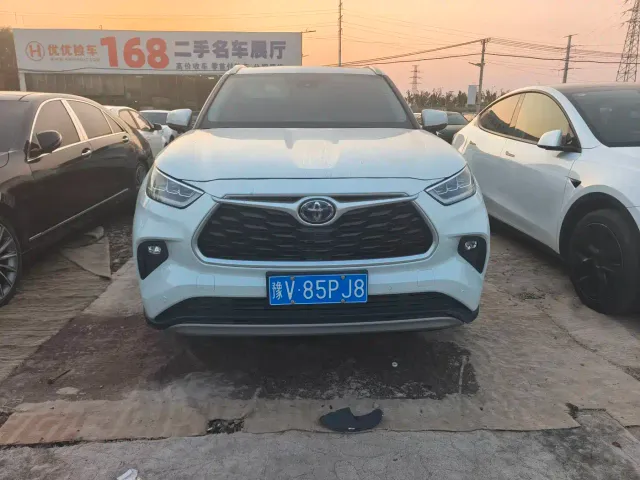 Фотография автомобиля — Toyota Highlander
