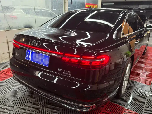 Audi A8 — Фото автомобиля 2