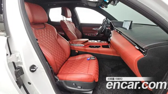 Genesis GV70 — Фото автомобиля 16