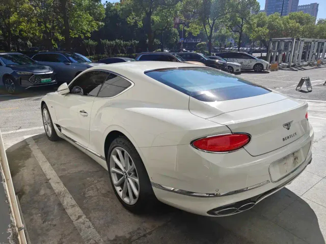 Bentley Continental — Фото автомобиля 9