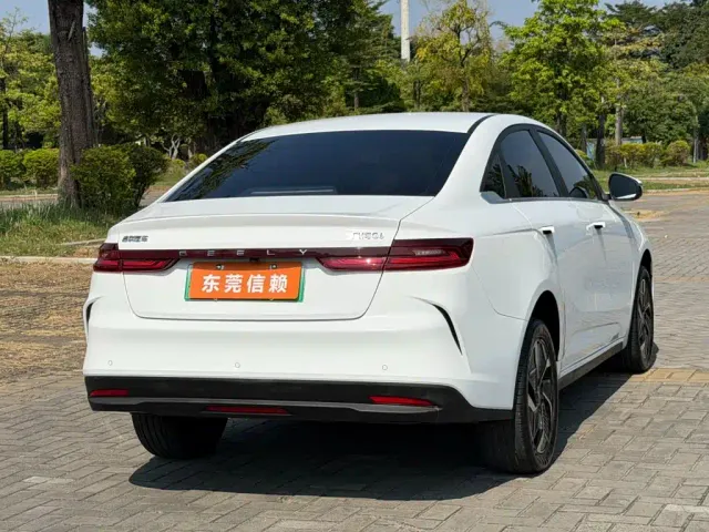 Geely Geometry G6 — Фото автомобиля 7