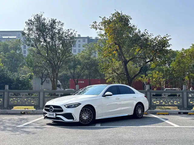Фотография автомобиля — Mercedes-Benz C-Class