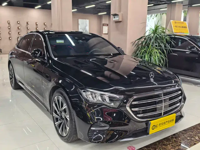 Mercedes-Benz E-Class — Фото автомобиля 3