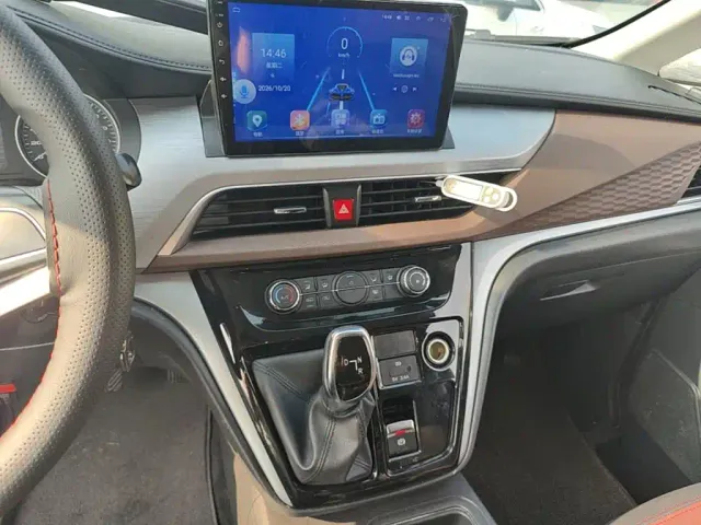 JAC Refine M3 — Фото автомобиля 12