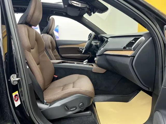 Volvo XC90 — Фото автомобиля 10