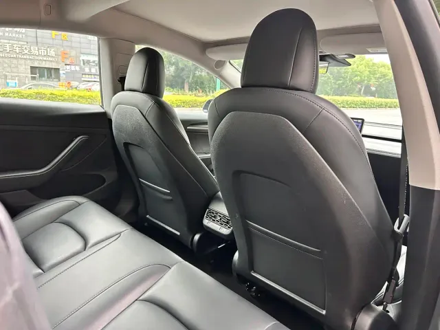 Tesla Model 3 — Фото автомобиля 18