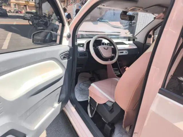 Wuling Hongguang Mini EV — Фото автомобиля 17