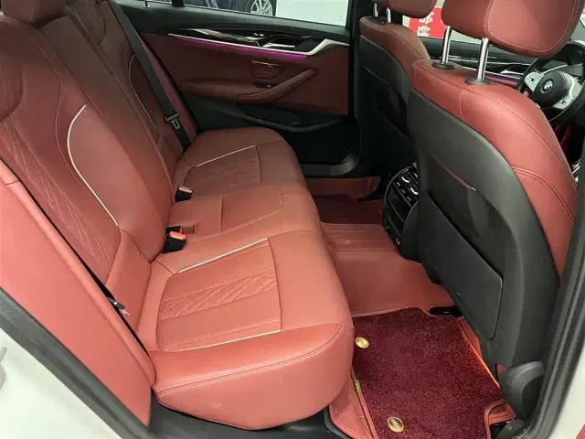 BMW 5 Series — Фото автомобиля 15