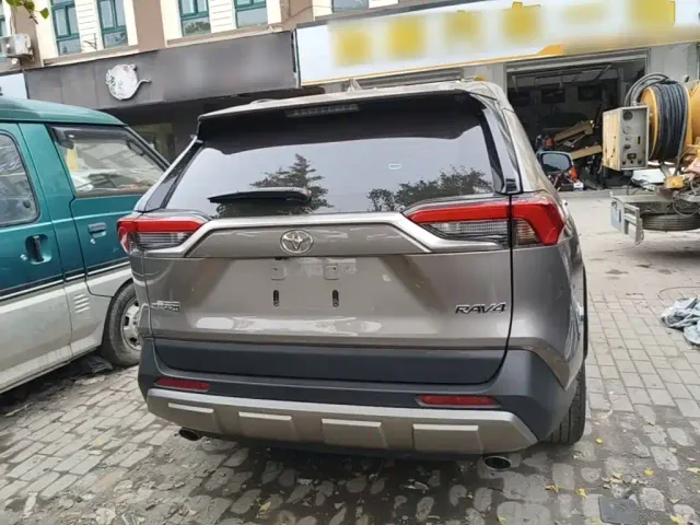 Toyota RAV4 — Фото автомобиля 5