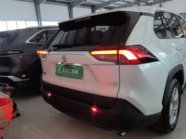 Toyota RAV4 — Фото автомобиля 5