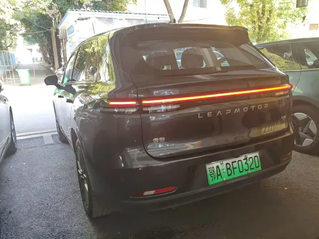 Leapmotor C10 — Фото автомобиля 10