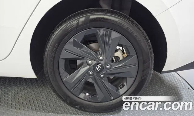 Hyundai Avante CN7 — Фото автомобиля 6