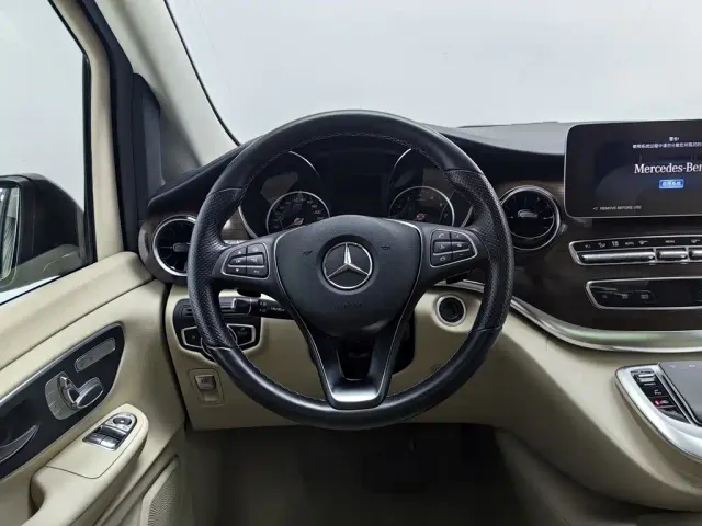 Mercedes-Benz V-Class — Фото автомобиля 11