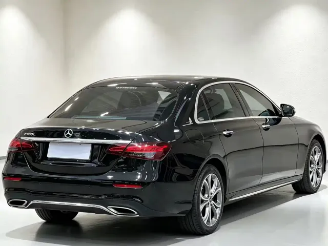Mercedes-Benz E-Class — Фото автомобиля 10