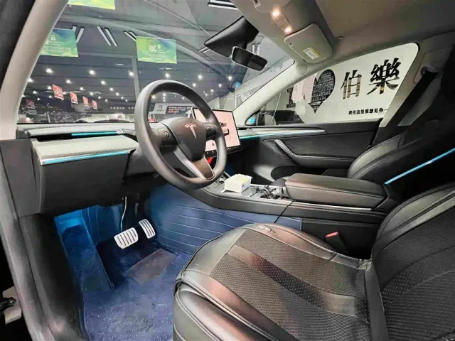 Tesla Model Y — Фото автомобиля 11