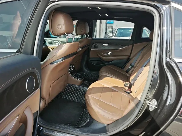 Mercedes-Benz E-Class — Фото автомобиля 8