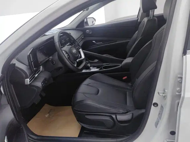 Hyundai Elantra — Фото автомобиля 9