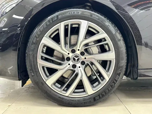 Mercedes-Benz E-Class — Фото автомобиля 24