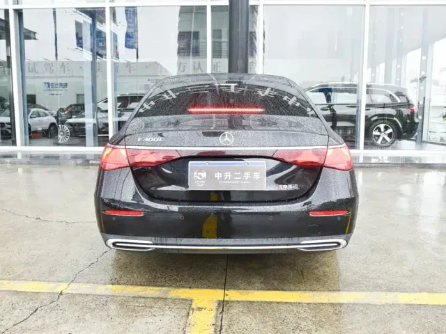 Mercedes-Benz E-Class — Фото автомобиля 5