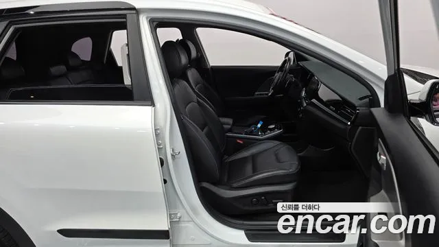Kia Niro — Фото автомобиля 16