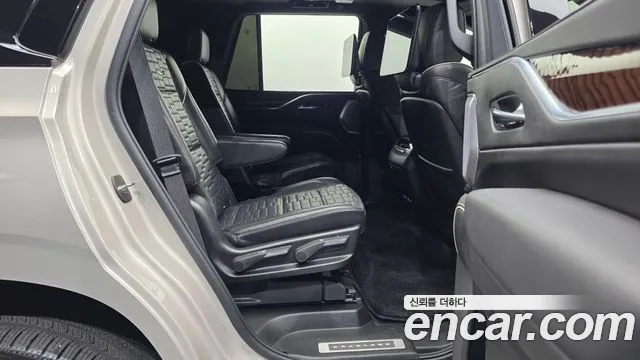 Cadillac Escalade 5th Gen — Фото автомобиля 12