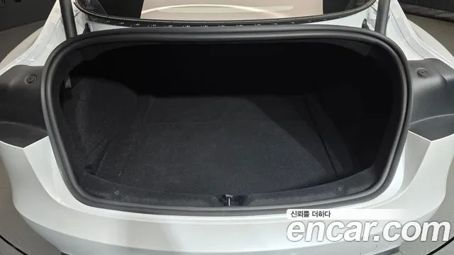 Tesla Model 3 — Фото автомобиля 27