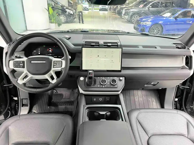 Land Rover Defender — Фото автомобиля 4