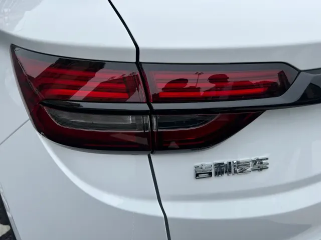 Geely Binyue — Фото автомобиля 6