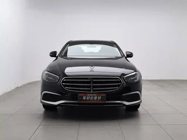 Mercedes-Benz E-Class — Фото автомобиля 3