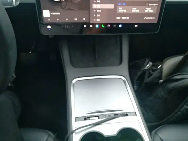 Tesla Model Y — Фото автомобиля 13