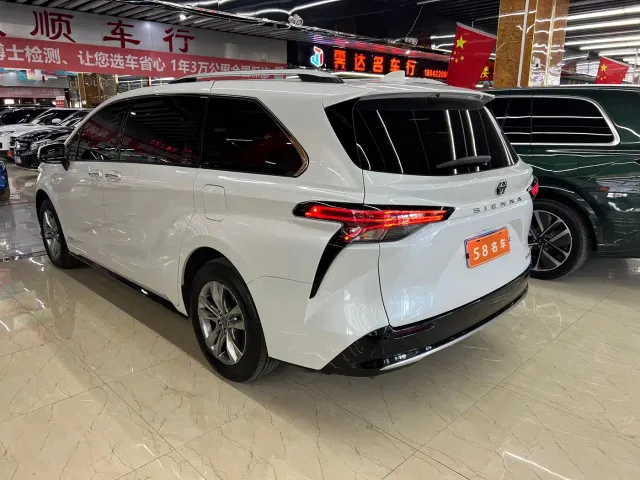 Toyota Sienna — Фото автомобиля 5