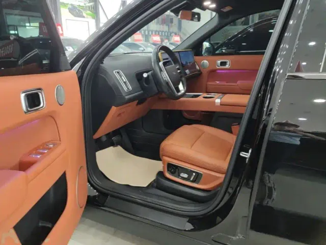 Li Auto L8 — Фото автомобиля 15