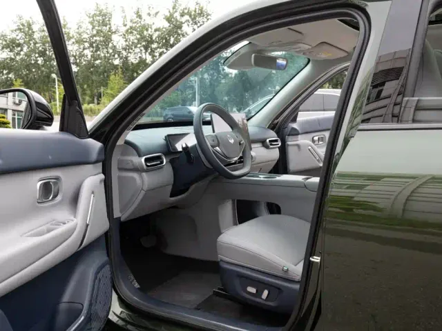 Leapmotor A10 — Фото автомобиля 8