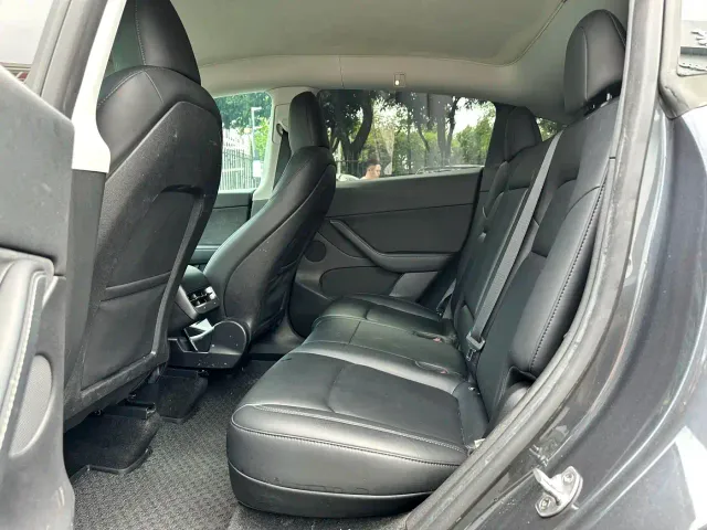Tesla Model Y — Фото автомобиля 8