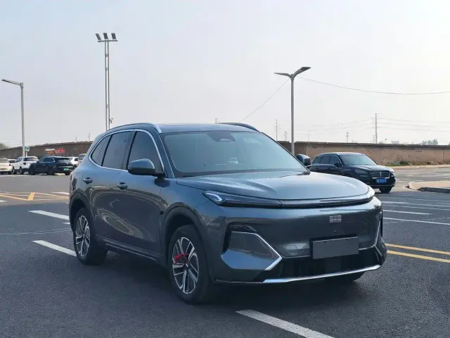 Geely Galaxy Starship 7 EM-i — Фото автомобиля 3