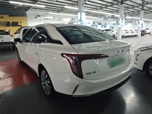Hongqi E-QM5 — Фото автомобиля 4
