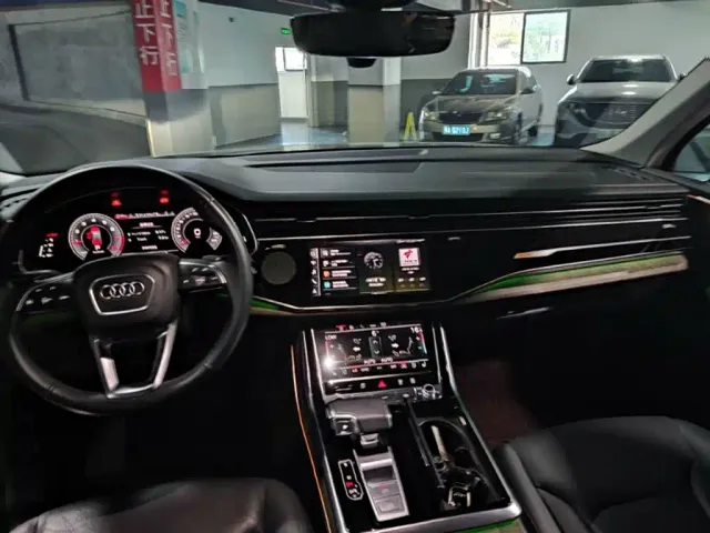 Audi Q7 — Фото автомобиля 9