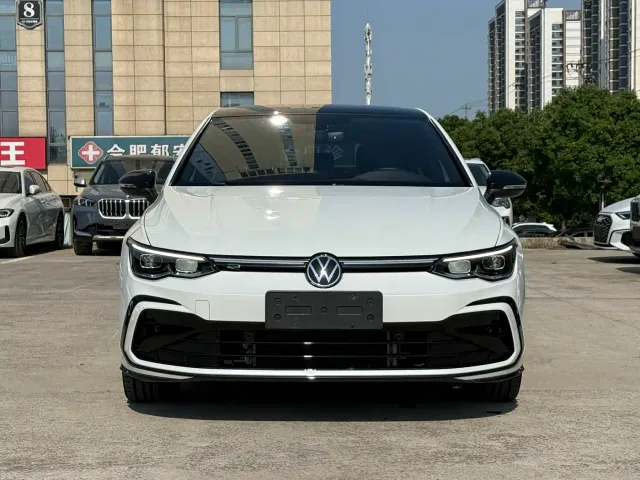 Volkswagen Golf — Фото автомобиля 2