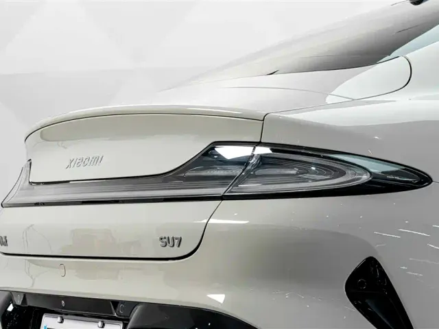 Xiaomi SU7 — Фото автомобиля 8