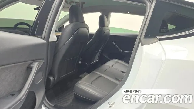 Tesla Model Y — Фото автомобиля 11