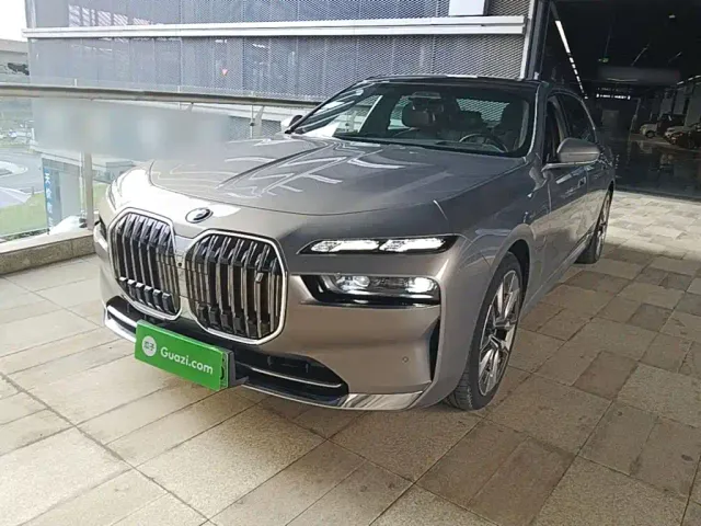 Фотография автомобиля — BMW i7